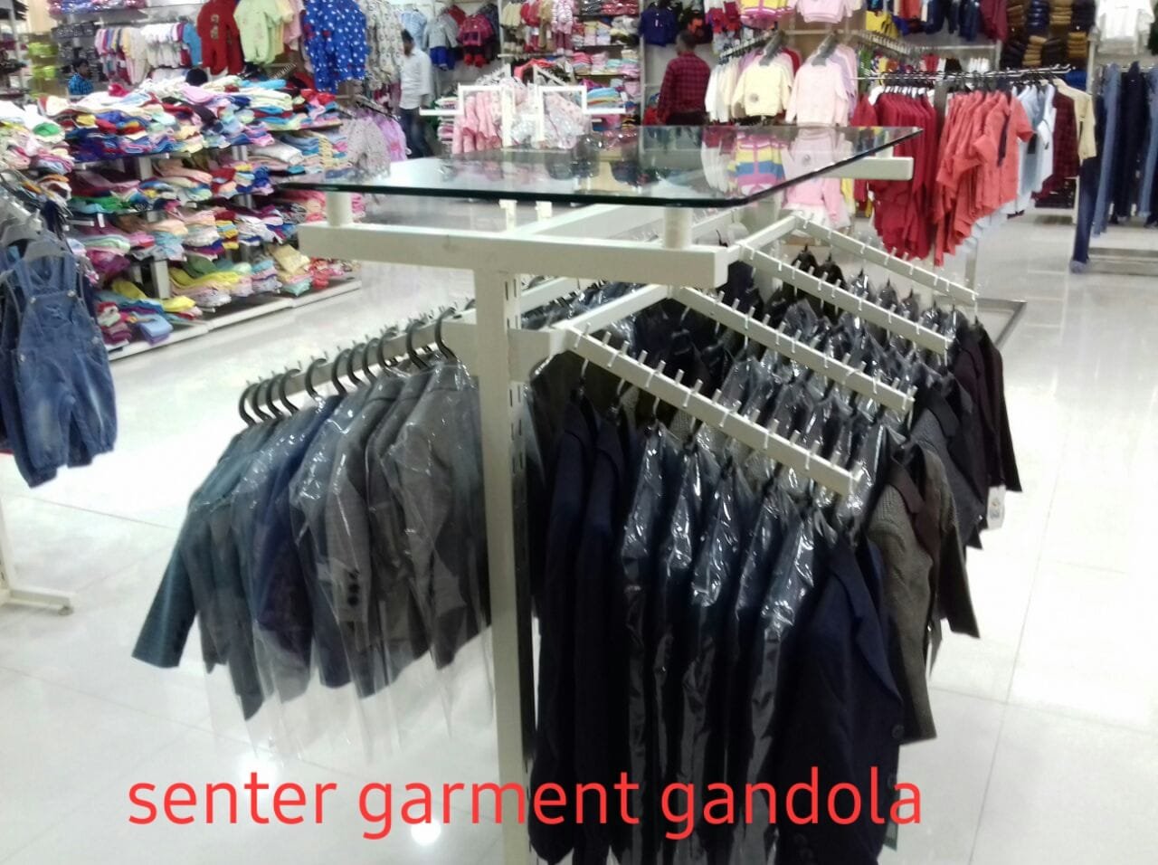 Center Garment Gondola
